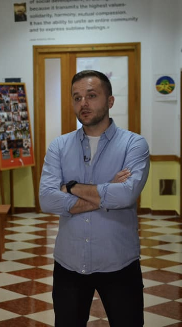 Pročitajte više o članku IZ PRIJEDORA KREĆE “MUZIČKI KARAVAN” I DONOSI RADOST MLADIMA ŠIROM BOSANSKE KRAJINE